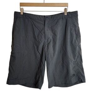 The North‎ Face Shorts Men's 38 Hiking Outdoors Grey